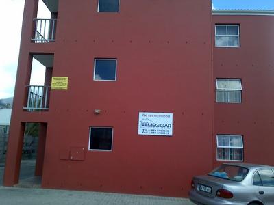 Apartment / Flat For Sale in Maitland, Cape Town