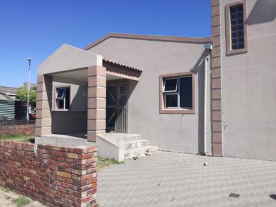 House For Sale in Factreton, Cape Town